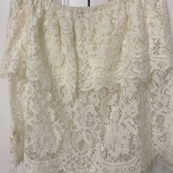 SOLD.      Soft Wilfred lined cream lace top. Size M - Picture 7 of 11